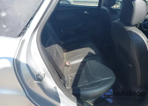 2016 Ford Focus Se z USA, uszkodzony, nr VIN 1FADP3F24GL320976